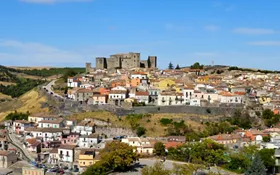 El castillo de Melfi, en Basilicata, una fortaleza y guía de la Edad Media